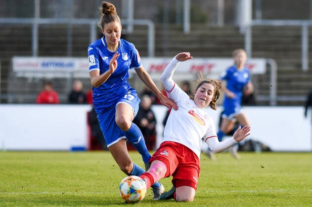 v.li.: Franziska Harsch (TSG, 17), Karoline Kohr (Köln, 13), Zweikampf, Duell, duel, tackle, tackling, Dynamik, Action, Aktion, 15.12.2019, Köln (Deutschland), Fussball, Flyeralarm Frauen-Bundesliga, 1. FC Köln - TSG Hoffenheim, DFB DFL REGULATIONS PROHIBIT ANY USE OF PHOTOGRAPHS AS IMAGE SEQUENCES AND OR QUASI-VIDEO.