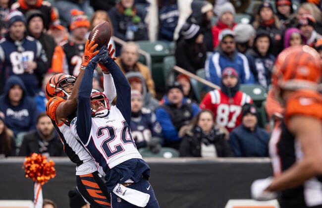 December 15, 2019: Stephon Gilmore (24) of the New England Patriots breaks up a pass intended for John Ross (11) of the Cincinnati Bengals during a game between the New England Patriots and the Cincinnati Bengals at Paul Brown Stadium on December 15, 2019 in Cincinnati, OH. CSM NFL, American Football Herren, USA 2019: Patriots vs Bengals DEC 15 - ZUMAc04_ 20191215_zaf_c04_110 Copyright: xAdamxLacyx