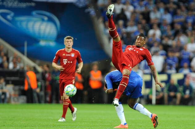 Der FC Bayern Muenchen trifft im Champions League Achtelfinale auf den FC Chelsea. Archivfoto: Jerome BOATENG (Bayern Muenchen),Aktion,Zweikampf,hi li:Toni KROOS (Bayern Muenchen). Fussball Champions League Finale 2012 FC Bayern Muenchen-Chelsea FC. Saison2011 12,F U S S B A L L A R E N A M U E N C H E N , am 19.05.2012. Â