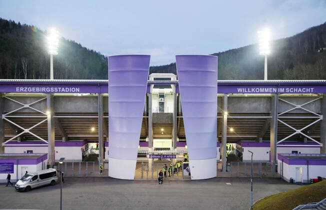 Fußball, Stadiongeschichte FC Erzgebirge Aue Aue, 17.12.2019, Erzgebirgsstadion, Fussball, 2.Bundesliga, 14.Spieltag , FC Erzgebirge Aue vs. SSV Jahn Regensburg , Im Bild; Stadionansicht aussen Flutlicht ,