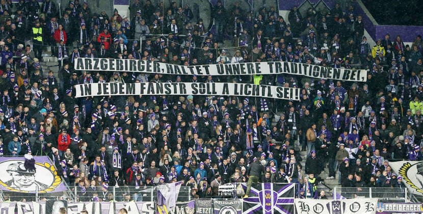 Bilder des Jahres 2019, Sport 12 Dezember Aue, 17.12.2019, Erzgebirgsstadion, Fussball, 2.Bundesliga, 14.Spieltag , FC Erzgebirge Aue vs. SSV Jahn Regensburg 1:0 (1:0) , Im Bild; Fans von Erzgebirge Aue. , *** Aue, 17 12 2019, Erzgebirgsstadion, Football, 2 Bundesliga, 14 Matchday , FC Erzgebirge Aue vs SSV Jahn Regensburg 1 0 1 0 , In the picture fans of Erzgebirge Aue ,