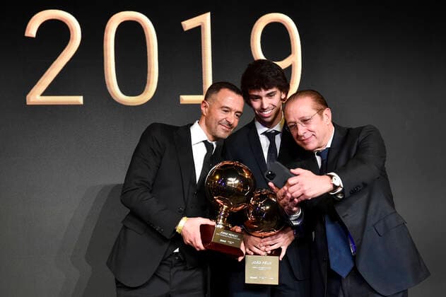 Bilder des Jahres 2019, Sport 12 Dezember Sport Themen der Woche KW51 Sport Bilder des Tages Photo LaPresse - Nicol& xf2; Campo December 16, 2019 Torino, Italy Soccer Golden Boy Awards 2019 - The Award as the best Under-21 in Europe by Tuttosport In the pic: Jorge Mendes, Joao Felix, Paolo Berlusconi  Copyright: xNicol& xf2;xCampo LaPresse Nicolx