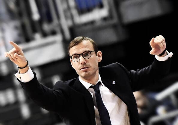 15.12.2019,Basketball BBL-Pokal Viertelfinale, Alba Berlin - Mitteldeutscher MBC v.l.Bjoern Harmsen (Mitteldeutscher BC, Head Coach) Basketball BBL-Pokal Viertelfinale, Alba Berlin - Mitteldeutscher MBC Berlin Copyright: xEibnerxPressefotox xDanielxLakomskix EP_dli