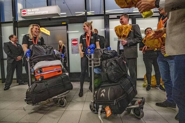 Schiphol, Plaza, 17-12-2019, Handball player Polman enjoys at Schiphol, after the World Cup in Japan Handball players at Schiphol Airport  x5828932x Copyright: