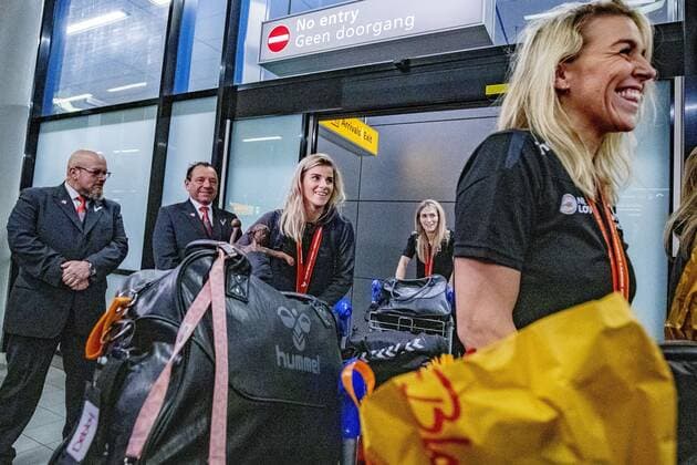 Schiphol, Plaza, 17-12-2019, Handball player Polman enjoys at Schiphol, after the World Cup in Japan Handball players at Schiphol Airport  x5828937x Copyright: