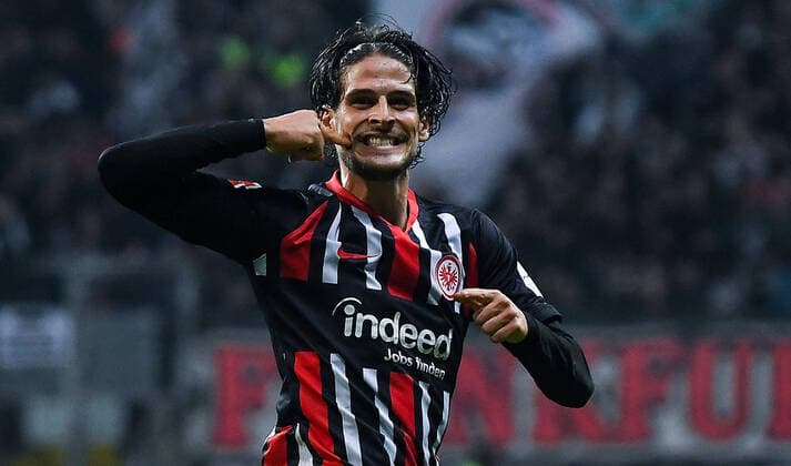 Bilder des Jahres 2019, Sport 12 Dezember Sport Themen der Woche KW51 Sport Bilder des Tages 18.12.2019, xpsx, Fussball 1.Bundesliga, Eintracht Frankfurt - 1.FC Koeln v.l. celebrate the goal, Torjubel zum 2:0 fuer Frankfurt Torschuetze Goncalo Paciencia (Eintracht Frankfurt) (DFL DFB REGULATIONS PROHIBIT ANY USE OF PHOTOGRAPHS as IMAGE SEQUENCES and or QUASI-VIDEO) Frankfurt *** 18 12 2019, xpsx, Fussball 1 Bundesliga, Eintracht Frankfurt 1 FC Koeln v l celebrate the goal, Torjubel zum 2 0 für Frankfurt Torschuetze Goncalo Paciencia Eintracht Frankfurt DFL DFB REGULATIONS PROHIBIT ANY USE OF PHOTOGRAPHS as IMAGE SEQUENCES and or QUASI VIDEO Frankfurt