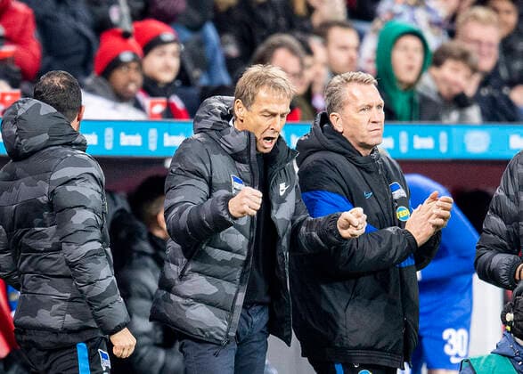Jubel Trainer Juergen KLINSMANN (Jürgen) (B) nach dem Tor zum 0:1, r. Torwarttrainer Andreas KOEPKE (Köpke)(B). Fussball 1. Bundesliga, 16.Spieltag, Bayer 04 Leverkusen (LEV) - Hertha BSC Berlin (B), am 18.12.2019 in Leverkusen Deutschland. Â