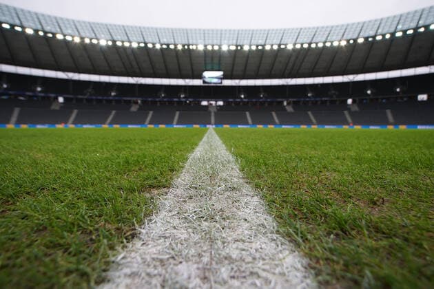 Rasen des Olympiastadions von Berlin, mit Mittelinie gestreut, 1. BL: 19-20: 15. Sptg. Hertha BSC Berlin - SC Freiburg DFL REGULATIONS PROHIBIT ANY USE OF PHOTOGRAPHS AS IMAGE SEQUENCES AND OR QUASI-VIDEONann 1. BL: 19-20: 15. Sptg. Hertha BSC Berlin - SC Freiburg Berlin Copyright: xHahnex Eibner-Pressefotox EP_joha