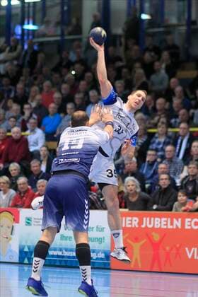 2.Bundesliga Handball VfL Luebeck-Schwartau - TSV Bayer Dormagen 20.12.2019, Hansehalle Luebeck, GER, 2.Bundesliga Handball VfL Luebeck-Schwartau - TSV Bayer Dormagen im Bild picture shows Ante Grbavac (TSV Bayer Dormagen) setzt sich gegen Jan Schult VfL Luebeck-Schwartau durch.