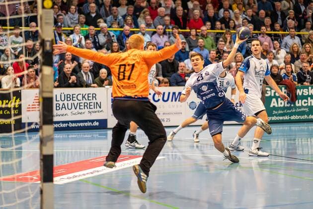 VfL Luebeck-Schwartau - TSV Bayer Dormagen am 20.12.2019 Janik Schrader ( 23, VfL Luebeck-Schwartau, AU), VfL Luebeck-Schwartau - TSV Bayer Dormagen in der 2. Handball-Bundesliga, Saison 2019 2020 17. Spieltag, Hansehalle (Luebeck) am 20.12.2019 Copyright: xBEAUTIFULxSPORTS Angenendtx