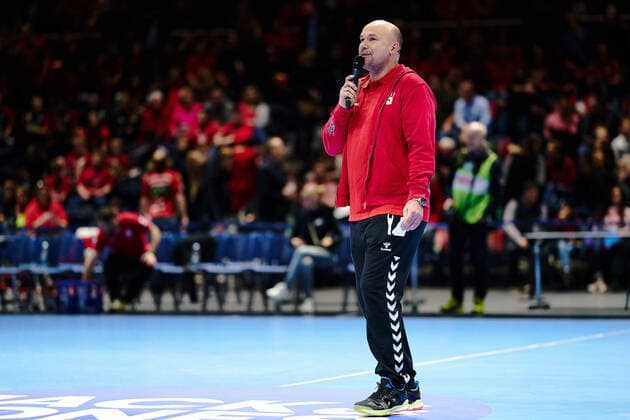 Volker Mudrow (Trainer MTV Braunschweig) begruesst die Zuschauer Rekordspiel: MTV Braunschweig - MTV Vorsfelde Rekordspiel: MTV Braunschweig - MTV Vorsfelde, Handball, Oberliga, Saison 2019 2020, 20.12.2019 Braunschweig Copyright: xDanielxReinelt xEibner-Pressefotox EP_drt