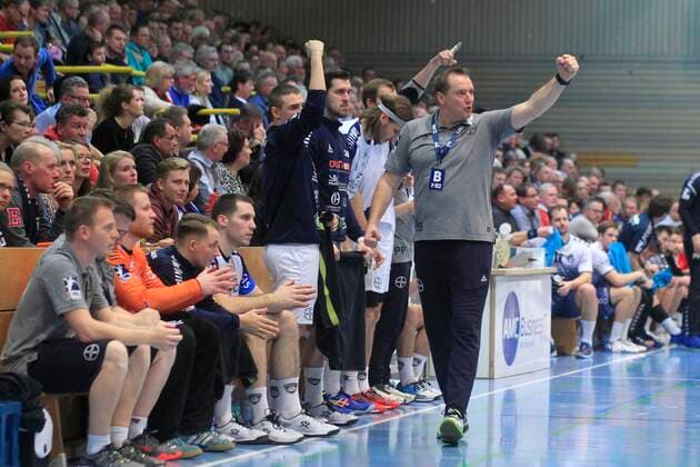 2.Bundesliga Handball VfL Luebeck-Schwartau - TSV Bayer Dormagen 20.12.2019, Hansehalle Luebeck, GER, 2.Bundesliga Handball VfL Luebeck-Schwartau - TSV Bayer Dormagen im Bild picture shows Trainer Dusan Bilanovic (TSV Bayer Dormagen) jubelt mit hochgereckter Faust