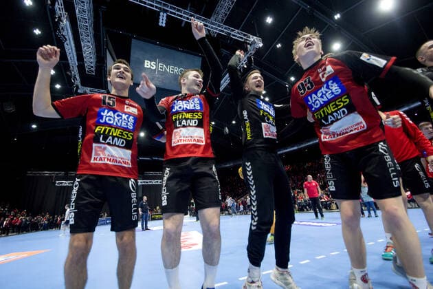 siegerpose MTV Braunschweig - MTV Vorsfelde MTV Braunschweig - MTV Vorsfelde, Handball, Oberliga, Saison 2019 2020, 20.12.2019 Braunschweig Copyright: xDanielxReinelt xEibner-Pressefotox EP_drt