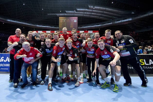 siegerpose team tor heimsieg ausverkauft vw halle MTV Braunschweig - MTV Vorsfelde MTV Braunschweig - MTV Vorsfelde, Handball, Oberliga, Saison 2019 2020, 20.12.2019 Braunschweig Copyright: xDanielxReinelt xEibner-Pressefotox EP_drt