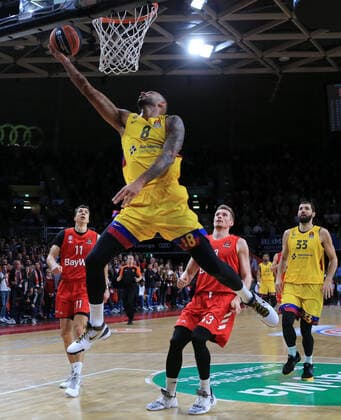 Bilder des Jahres 2019, Sport 12 Dezember Sport Themen der Woche KW51 Sport Bilder des Tages 20.12.2019, Euroleague Basketball, FC Bayern Basketball vs FC Barcelona, Barca Basketball, Basketball im Bild: Vladimir Lucic ( FC Bayern Basketball), Adan Hanga (FC Barcelona Basketball), Leon Radosevic ( FC Bayern Basketball), Nikola Mirotic (FC Barcelona Basketball) *** 20 12 2019, Euroleague Basketball, FC Bayern Basketball vs FC Barcelona Basketball, Basketball Sport, in the picture Vladimir Lucic FC Bayern Basketball , Adan Hanga FC Barcelona Basketball , Leon Radosevic FC Bayern Basketball , Nikola Mirotic FC Barcelona Basketball