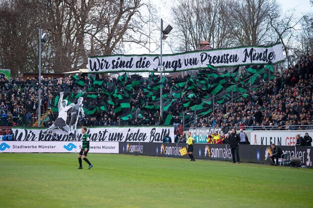 Fußball, Stadiongeschichte Preußen Münster Münster, Deutschland 21.12.2019: 3. Liga - 2019 2020 - SC Preußen Münster vs. TSV 1860 München Fans (Münster) mit einer Choreografie Münster Nordrhein-Westfalen Deutschland Preußenstadion