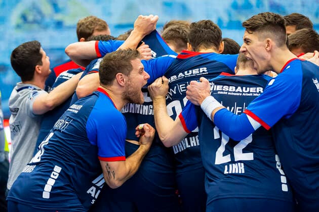 Bietigheim, Deutschland 21. Dezember 2019: Handball 2. BL - 19 20- SG BBM Bietigheim vs. TV Hüttenberg Michael Kraus (SG BBM Bietigheim), Nikola Vlahovic (Bietigheim) Bietigheim Egetrans Arena Baden-Württemberg Deutschland