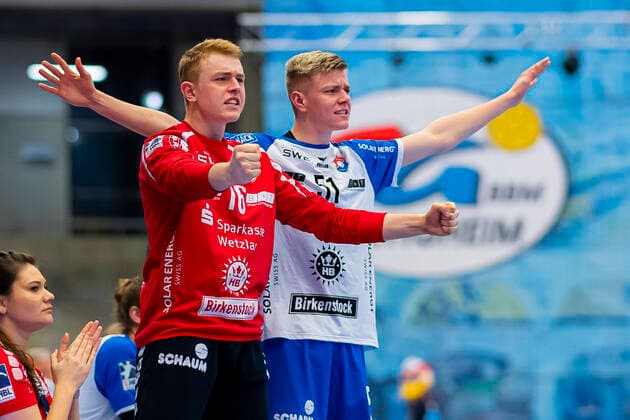 Bietigheim, Deutschland 21. Dezember 2019: Handball 2. BL - 19 20- SG BBM Bietigheim vs. TV Hüttenberg Torhueter Simon Böhne Boehne (Huettenberg), Tristan Kirschner (Huettenberg) Bietigheim Egetrans Arena Baden-Württemberg Deutschland