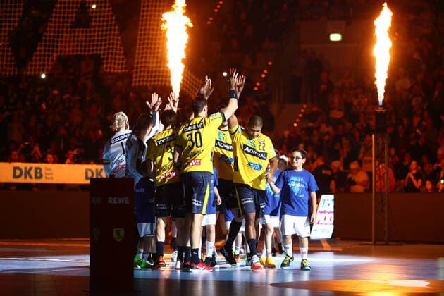 die Loewen laufen ein, Rhein Neckar Loewen vs SG Flensburg Handewitt, LIQUI MOLY Handball Bundesliga, 21.12.2019 Foto Eibner Rhein Neckar Loewen vs SG Flensburg Handewitt, LIQUI MOLY Handball Bundesliga, 21.12.2019 Mannheim Copyright: xNeisx Eibner-Pressefotox EP_ans