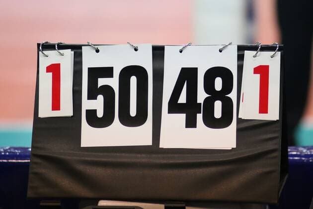 Bilder des Jahres 2019, Sport 12 Dezember Sport Themen der Woche KW51 Sport Bilder des Tages Volleyball Bundesliga Herren, 21.12.2019, Alpenvolleys Haching vs. SVG Lueneburg Volleyball, Volleyball Bundesliga Herren, 21.12.2019, HYPO TIROL Alpenvolleys Haching (dunkelblau) vs. SVG Lueneburg (weiss), Unterhaching Bild: Spielstand des längster Satz im deutschen Volleyball, 1. Bundesliga. Alpenvolleys Haching (dunkelblau) gewinnen diesen Satz gegen den SVG Lueneburg (weiss), Weltrecord *** Volleyball Bundesliga Men, 21 12 2019, Alpenvolleys Haching vs SVG Lueneburg Volleyball, Volleyball Bundesliga Men, 21 12 2019, HYPO TIROL Alpenvolleys Haching dark blue vs SVG Lueneburg white , Unterhaching picture score of the longest set in German Volleyball, 1 Bundesliga Alpenvolleys Haching dark blue win this set against SVG Lueneburg white , Worldrecord Copyright: xBEAUTIFULxSPORTS NilsxKoepkex