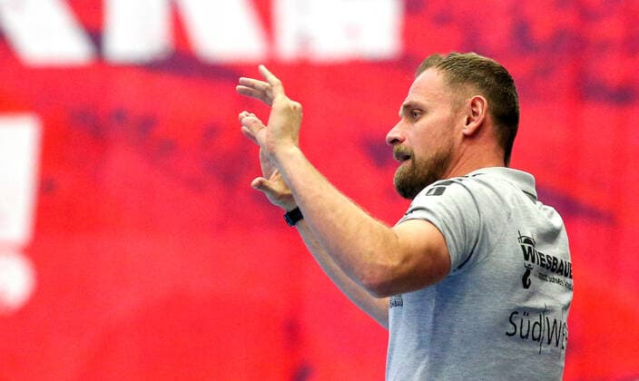 21.12.2019, Deutschland, Bietigheim, Handball 2. Bundesliga Herren Saison 2019 2020 SG BBM Bietigheim vs. TV 05 07 Hüttenberg: Trainer Hannes Jon Jonsson