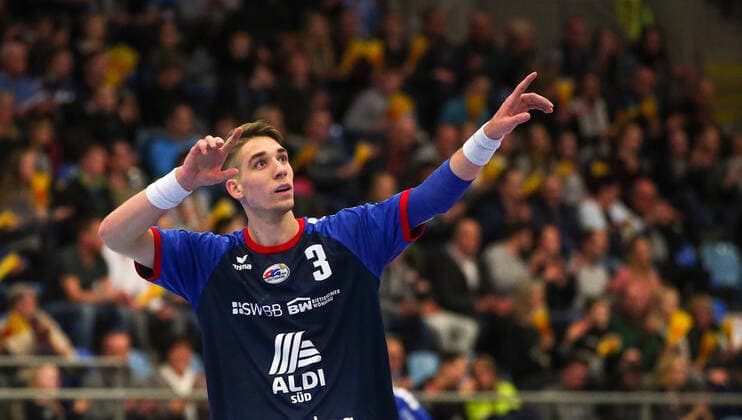 21.12.2019, Deutschland, Bietigheim, Handball 2. Bundesliga Herren Saison 2019 2020 SG BBM Bietigheim vs. TV 05 07 Hüttenberg: Nikola Vlahovic (BBM) jubelt, Jubel