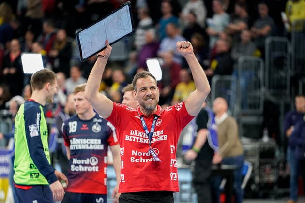 Maik Machulla (Trainer, Cheftrainer, Flensburg), Einzelbild, Jubel nach dem Schlusspfiff, Sieg, Sieger, Gewinner, jubelt, jubeln, Freude, optimistisch, Highlight, Action, Aktion, 21.12.2019, Mannheim (Deutschland), Handball, Bundesliga, Rhein-Neckar Löwen - SG Flensburg-Handewitt