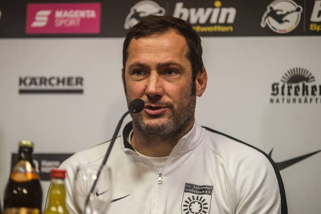 Markus Lang ( Interimstrainer Sonnenhof Großaspach ) nach dem Spiel bei der Pressekonferenz, Fussball - 3.Liga - Saison 2019 2020 - SG Sonnenhof Großaspach vs. MSV Duisburg , Aspach, Mechatronik Arena, 21.12.2019, DFB regulations prohibit any use of photographs as image sequences and or quasi-video Aspach Mechatronik Arena Baden-Württemberg Deutschland