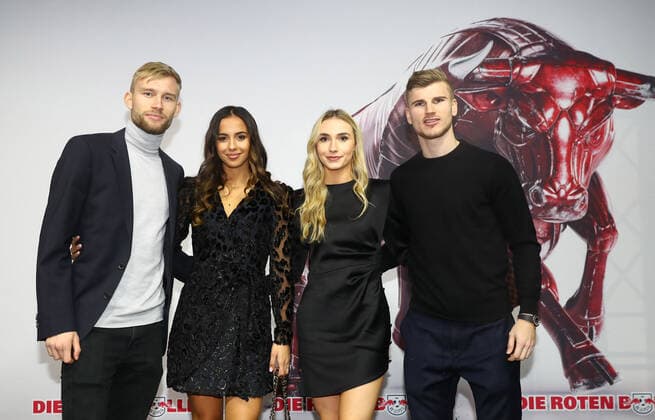 RB Leipzig - Weihnachtsfeier Leipzig, 21.12.2019, Fussball, Bundesliga , RB Leipzig Weihnachtsfeier im Kunstkraftwerk. , Im Bild: Die RB Spieler Konrad Laimer mit Freundin Ines-Sarah (li.) und Timo Werner mit Freundin Paula. ,