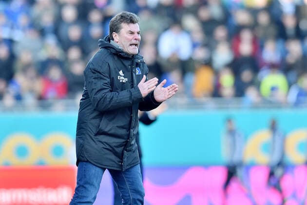 Fußball - 2. Bundesliga - 18. Spieltag SV Darmstadt 98 - Hamburger SV am 21.12.2019 im Merck-Stadion am Böllenfalltor in Darmstadt Trainer Dieter Hecking (Hamburg) gibt lautstark Anweisungen