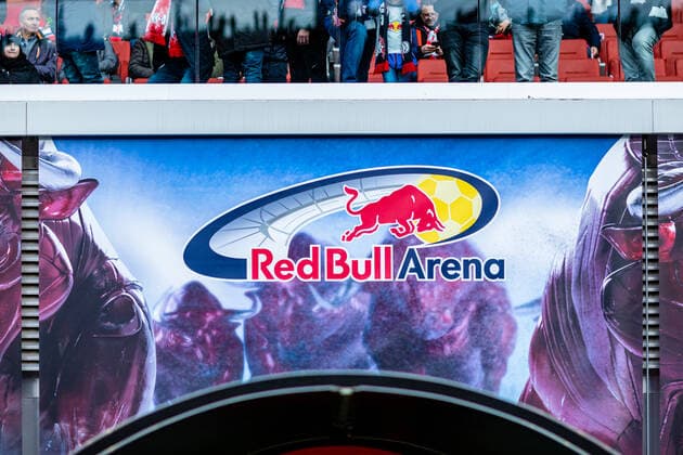 Symbolbild Red Bull Arena Logo waehrend der Saison 2019-2020 in der 1. Fussball Bundesliga (Herren) zwischen RB Leipzig und FC Augsburg in der Red Bull Arena am 21. December 2019 in Leipzig, Sachsen, Deutschland (DFL REGULATIONS PROHIBIT ANY USE OF PHOTOGRAPHS AS IMAGE SEQUENCES AND OR QUASI-VIDEO)