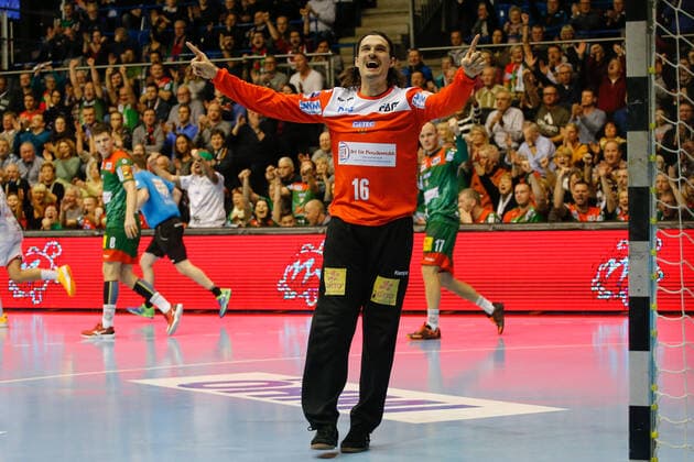 22.12.2019, xtgx, Handball Liqui Moly HBL, SC Magdeburg - MT Melsungen emspor, v.l. Jannick Green Krejberg (Magdeburg, 16) Jubelt über gehaltenen Ball, abgewehrt, gehalten, Torhueter GETEC Arena