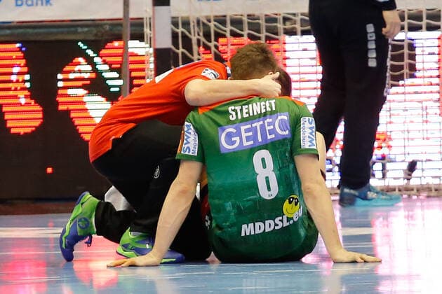 22.12.2019, xgox, Handball Liqui Moly HBL, SC Magdeburg - MT Melsungen emspor, v.l. Christoph Steinert (Magdeburg, 8) verletzt GETEC Arena