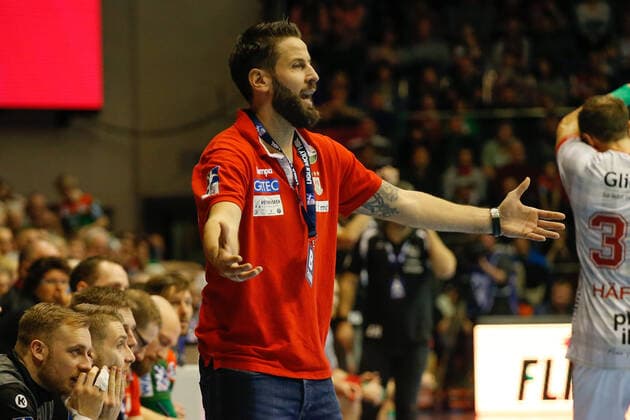 22.12.2019, xgox, Handball Liqui Moly HBL, SC Magdeburg - MT Melsungen emspor, v.l. Bennet Wiegert (Magdeburg, Trainer) gibt Anweisungen, gestikuliert mit den Armen, gesticulate, gives instructions GETEC Arena