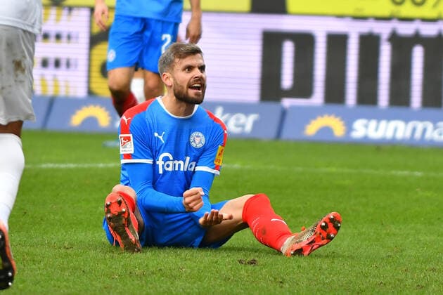 GER, 2. FBL, SV Sandhausen vs. Holstein Kiel 22.12.2019, BWT-Stadion am Hardtwald, Sandhausen, GER, 2. FBL, SV Sandhausen vs. Holstein Kiel, DFL REGULATIONS PROHIBIT ANY USE OF PHOTOGRAPHS AS IMAGE SEQUENCES AND OR QUASI-VIDEO. im Bild: Stefan Thesker (Holstein Kiel 5)