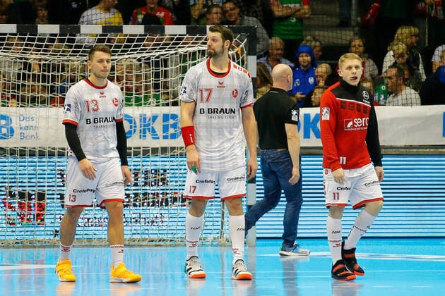22.12.2019, xgox, Handball Liqui Moly HBL, SC Magdeburg - MT Melsungen emspor, v.l. Yves Kunkel (MT Melsungen, 13), Felix Danner (MT Melsungen, 17), Dimitri Ignatow (MT Melsungen, 11) enttäuscht, schaut enttäuscht, niedergeschlagen, disappointed GETEC Arena