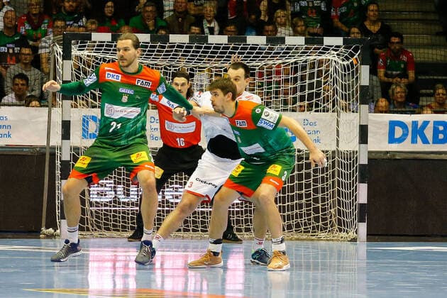 22.12.2019, xgox, Handball Liqui Moly HBL, SC Magdeburg - MT Melsungen emspor, v.l. Erik Schmidt (Magdeburg, 21), Marino Maric (MT Melsungen, 3), Piotr Chrapkowski (Magdeburg, 3) Zweikampf, Duell, Kampf, tackle GETEC Arena