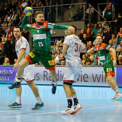 22.12.2019, xgox, Handball Liqui Moly HBL, SC Magdeburg - MT Melsungen emspor, v.l. Marko Bezjak (Magdeburg, 25) wirft Tor, Torschuetze, erzielt Tor, Treffer, scores the goal GETEC Arena