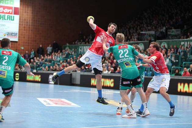 v.l. Csaba Szuecs (Bergischer HC 20), Marian Michalczik (TSV GWD Minden 22), Magnus Gullerud (TSV GWD Minden 21), Max Darj (Bergischer HC 5) GER, Handball, 1. Bundesliga, TSV GWD Minden gegen Bergischer HC, 22.12.2019 Minden Copyright: xStrohdiekx Eibner-Pressefotox EP_jsk