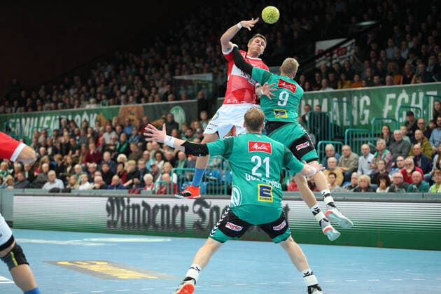 Max Darj (Bergischer HC 5) gegen Christoffer Rambo (TSV GWD Minden 9)(rechts), Magnus Gullerud (TSV GWD Minden 21)(vorne) GER, Handball, 1. Bundesliga, TSV GWD Minden gegen Bergischer HC, 22.12.2019 Minden Copyright: xStrohdiekx Eibner-Pressefotox EP_jsk