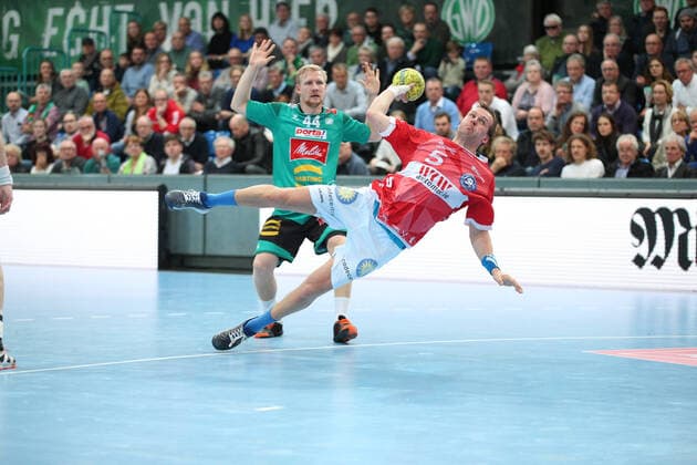 v.l. Kevin Gulliksen (TSV GWD Minden 44), Max Darj (Bergischer HC 5) GER, Handball, 1. Bundesliga, TSV GWD Minden gegen Bergischer HC, 22.12.2019 Minden Copyright: xStrohdiekx Eibner-Pressefotox EP_jsk