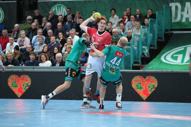 v.l. Christoffer Rambo (TSV GWD Minden 9), Lukas Stutzke (Bergischer HC 39), Kevin Gulliksen (TSV GWD Minden 44) GER, Handball, 1. Bundesliga, TSV GWD Minden gegen Bergischer HC, 22.12.2019 Minden Copyright: xStrohdiekx Eibner-Pressefotox EP_jsk