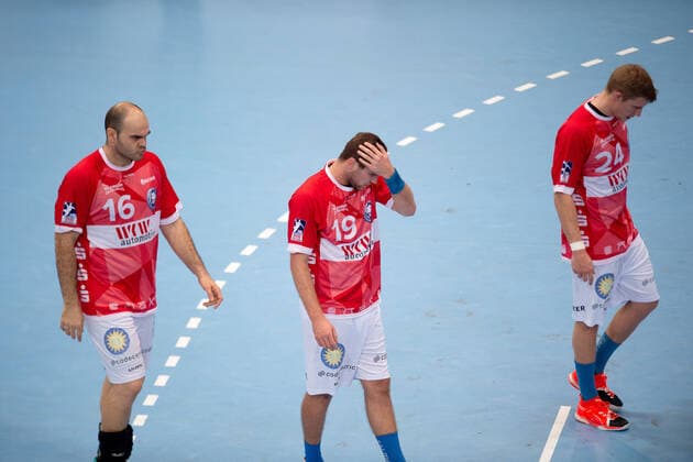Minden, Deutschland 22.12.2019: 1. Handball-Bundesliga - 2019 2020 - GWD Minden vs. Bergischer HC (L-R) Rafael Baena Gonzalez (Bergischer HC), Tomas Babak (Bergischer HC), Linus Arnesson, (Bergischer HC) Minden Nordrhein-Westfalen Deutschland Kampa Halle