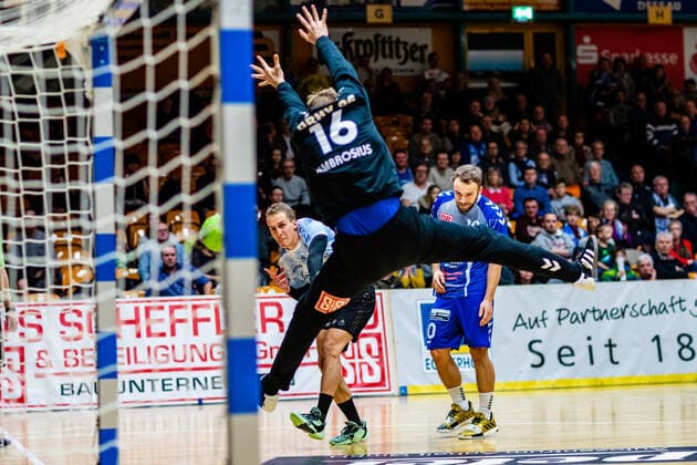 Rene Gruzka ( 18 Eintracht Hildesheim), Philip Ambrosius ( 16 Dessau-Rosslauer HV 06), Vincent Sohmann ( 10 Dessau-Rosslauer HV 06) waehrend der Begegnung in der 3. Liga Nord-Ost (Herren) Handball - Saison 2019-2020 zwischen Dessau-Rosslauer HV 06 und Eintracht Hildesheim in der Anhalt Arena am 22. December 2019 in Dessau-Rosslau, Sachsen Anhalt, Deutschland