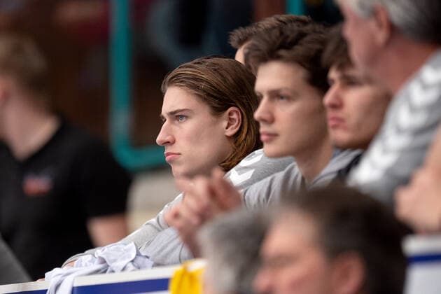 Minden, Deutschland 22.12.2019: 1. Handball-Bundesliga - 2019 2020 - GWD Minden vs. Bergischer HC Juri Knorr (Minden) verletzt, Verletzung Minden Nordrhein-Westfalen Deutschland Kampa Halle