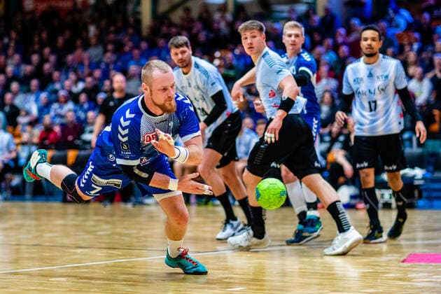 Libor Hanisch ( 7 Dessau-Rosslauer HV 06) waehrend der Begegnung in der 3. Liga Nord-Ost (Herren) Handball - Saison 2019-2020 zwischen Dessau-Rosslauer HV 06 und Eintracht Hildesheim in der Anhalt Arena am 22. December 2019 in Dessau-Rosslau, Sachsen Anhalt, Deutschland