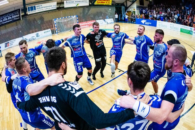 Jubel beim Dessau-Rosslauer HV 06 nach dem letzten Sieg des Jahres waehrend der Begegnung in der 3. Liga Nord-Ost (Herren) Handball - Saison 2019-2020 zwischen Dessau-Rosslauer HV 06 und Eintracht Hildesheim in der Anhalt Arena am 22. December 2019 in Dessau-Rosslau, Sachsen Anhalt, Deutschland