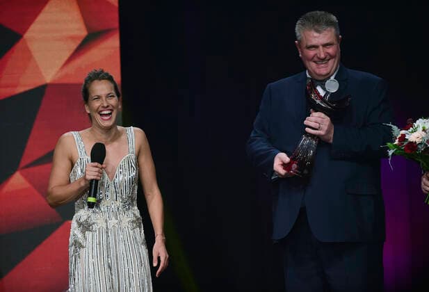 Slavnostni vyhlaseni vysledku tenisove ankety Zlaty kanar 2019, 21. prosince 2019 v Prerove. Absolutni vitezkou se stala Barbora Strycova. Vpravo je prezident Ceskeho tenisoveho svazu Ivo Kaderka. CTKPhotoP201912210487601  LPE 003