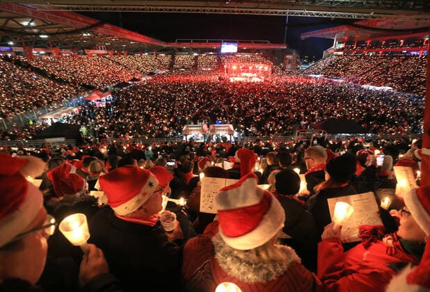 GER, 1.FBL, 1.FC UNION BERLIN, Weihnachtssingen 23.12.2019, Stadion an der Wuhlheide, Berlin, GER, 1.FBL, 1.FC UNION BERLIN, Weihnachtssingen, DFL regulations prohibit any use of photographs as image sequences and or quasi-video im Bild Unionfans singen, Kerzenmeer *** GER, 1 FBL, 1 FC UNION BERLIN, Weihnachtssingen 23 12 2019, Stadion an der Wuhlheide, Berlin, GER, 1 FBL, 1 FC UNION BERLIN, Weihnachtssingen, DFL regulations prohibit any use of photographs as image sequences and or quasi video im Bild Unionfans sing, Kerzenmeer nordphotox xEngler nph00076