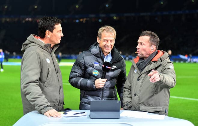 Sebastian Hellmann (sky moderator ) Jürgen Klinsmann (Trainer Hertha BSC), und Lothar Matthäus (sky Fussballexperte) bei einem Interview vor dem Spiel Hertha BSC Berlin - Borussia Mönchengladbach 1. Bundesliga 2019 2020, 1. BL, 1. Bundesliga, DFL, Fußball, Fussball, soccer, Herren, Männer, Maenner, Deutschland, Germany Berlin, 21.12.2019, Olympiastadion DFL REGULATIONS PROHIBIT ANY USE OF PHOTOGRAPHS AS IMAGE SEQUENCES AND OR QUASI-VIDEO